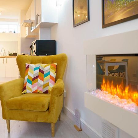 Pass The Keys Modern 2 Bed Flat Overlooking Aberaeron Harbour Bagian luar foto