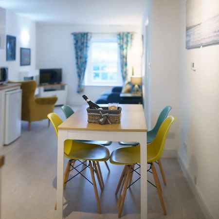 Pass The Keys Modern 2 Bed Flat Overlooking Aberaeron Harbour Bagian luar foto