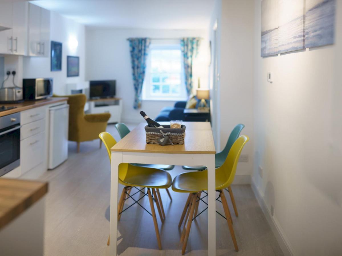Pass The Keys Modern 2 Bed Flat Overlooking Aberaeron Harbour Bagian luar foto