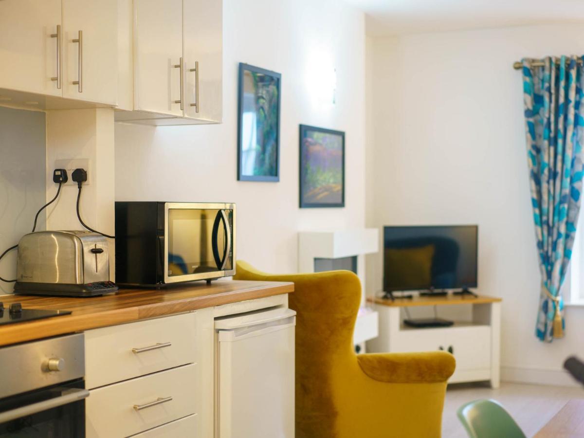 Pass The Keys Modern 2 Bed Flat Overlooking Aberaeron Harbour Bagian luar foto