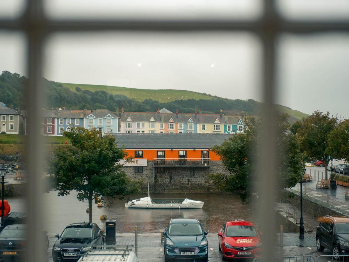 Pass The Keys Modern 2 Bed Flat Overlooking Aberaeron Harbour Bagian luar foto