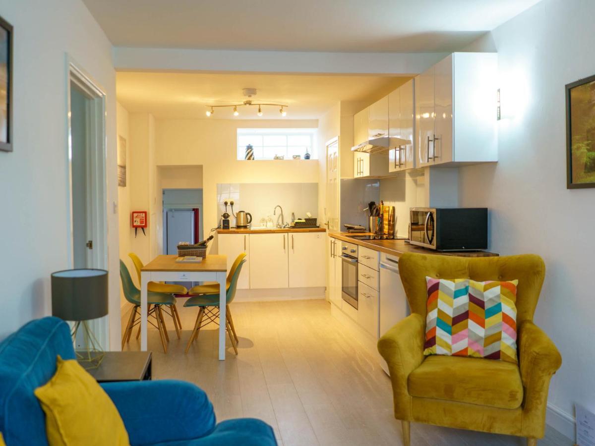 Pass The Keys Modern 2 Bed Flat Overlooking Aberaeron Harbour Bagian luar foto