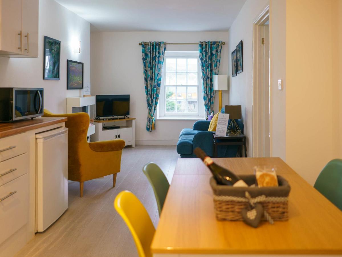 Pass The Keys Modern 2 Bed Flat Overlooking Aberaeron Harbour Bagian luar foto