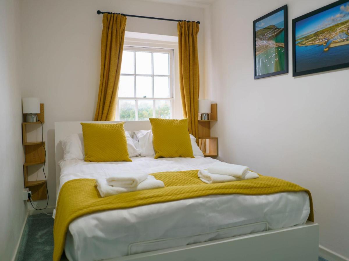 Pass The Keys Modern 2 Bed Flat Overlooking Aberaeron Harbour Bagian luar foto