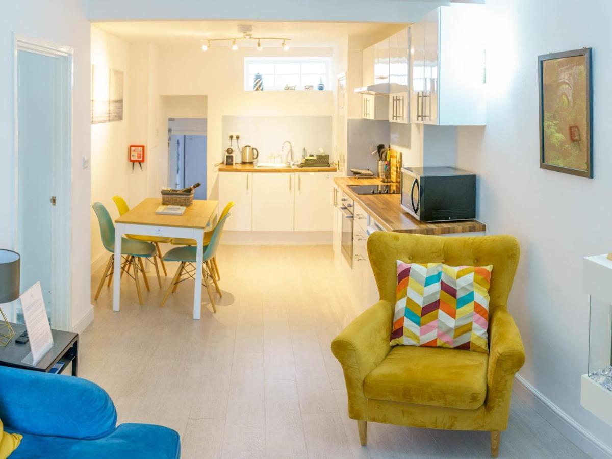 Pass The Keys Modern 2 Bed Flat Overlooking Aberaeron Harbour Bagian luar foto