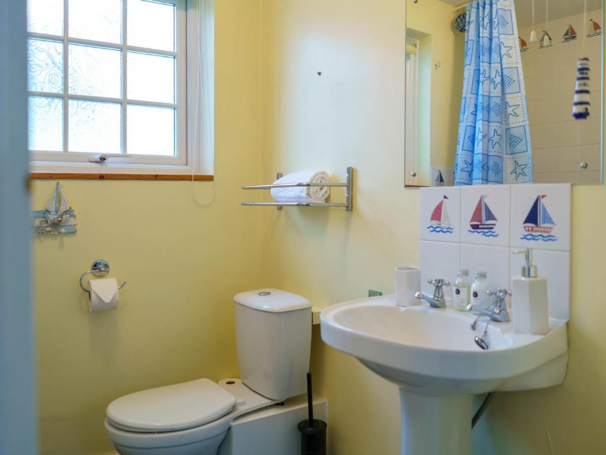Pass The Keys Modern 2 Bed Flat Overlooking Aberaeron Harbour Bagian luar foto