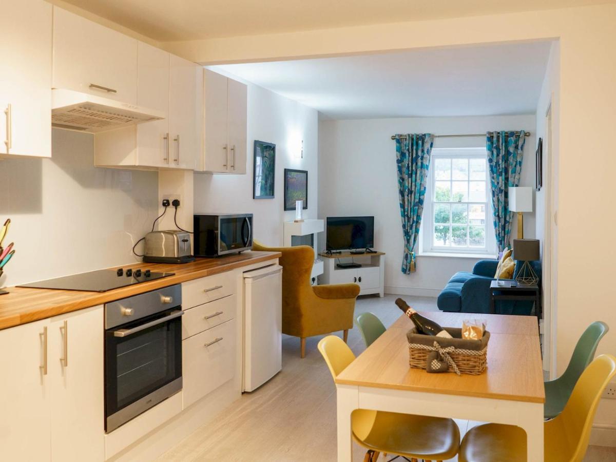 Pass The Keys Modern 2 Bed Flat Overlooking Aberaeron Harbour Bagian luar foto