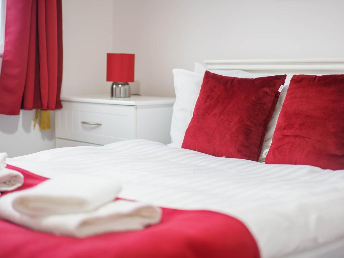 Pass The Keys Modern 2 Bed Flat Overlooking Aberaeron Harbour Bagian luar foto
