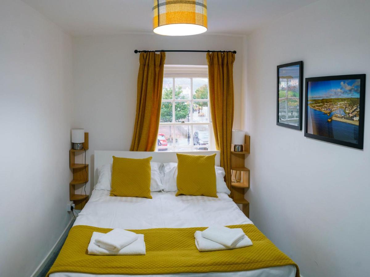 Pass The Keys Modern 2 Bed Flat Overlooking Aberaeron Harbour Bagian luar foto