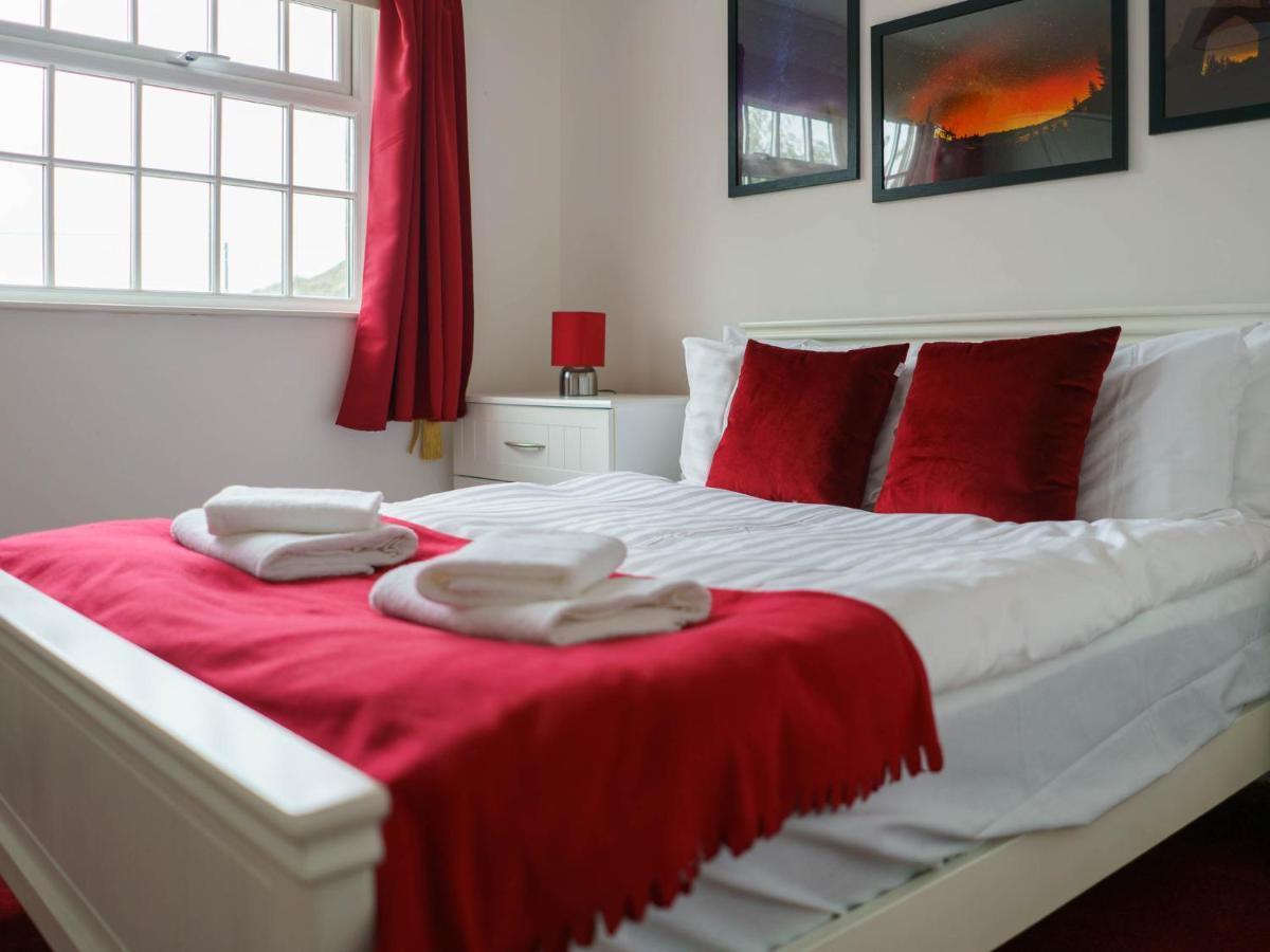 Pass The Keys Modern 2 Bed Flat Overlooking Aberaeron Harbour Bagian luar foto