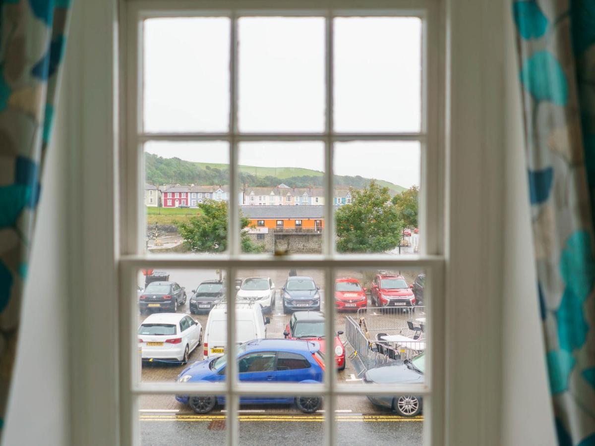 Pass The Keys Modern 2 Bed Flat Overlooking Aberaeron Harbour Bagian luar foto